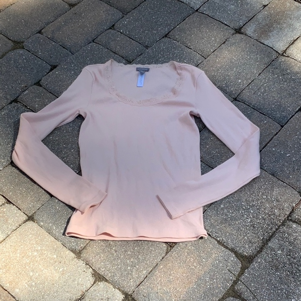 ANN TAYLOR RIBBED LONG SLEEVE TOP WITH LACE TRIM SCOOP NECKLINE, SIZE SMALL